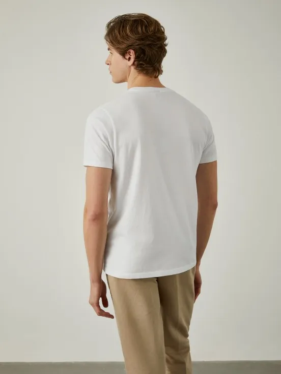 100% cotton t-shirt with contrast hem