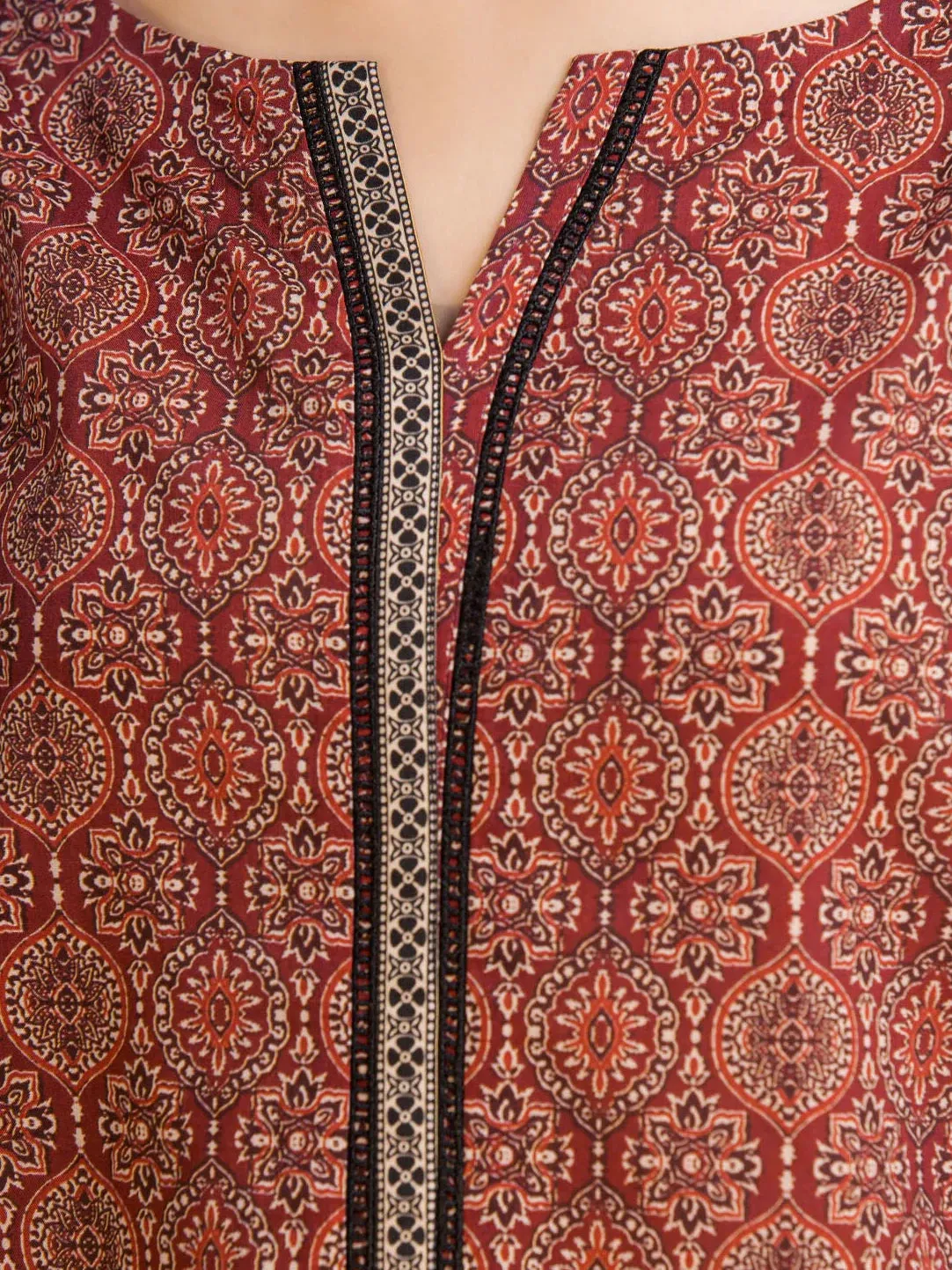 edenrobe Allure Lawn Unstitched Printed 3Pc Suit EWU24A1-28028-3P