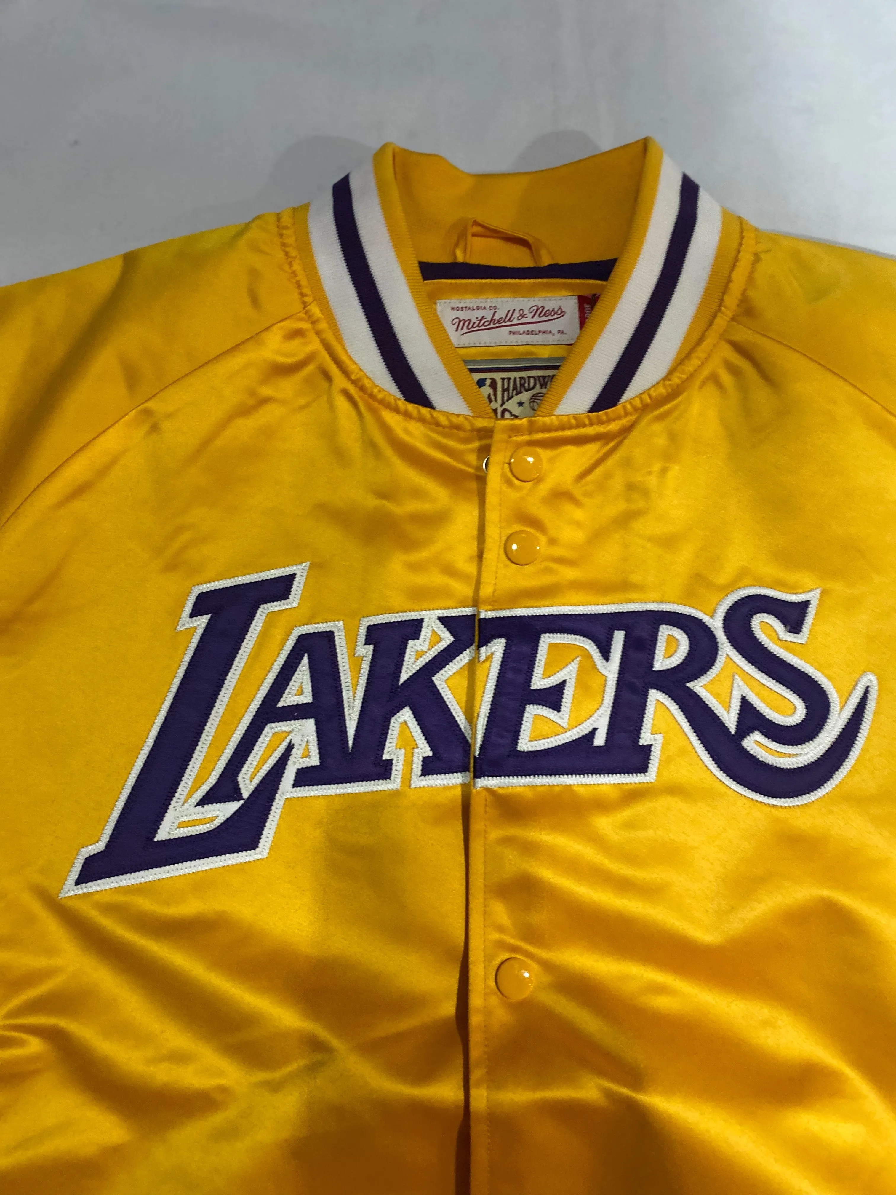 Los Angeles Lakers Mitchell & Ness NBA Lightweight Satin Men Jacket - Gold