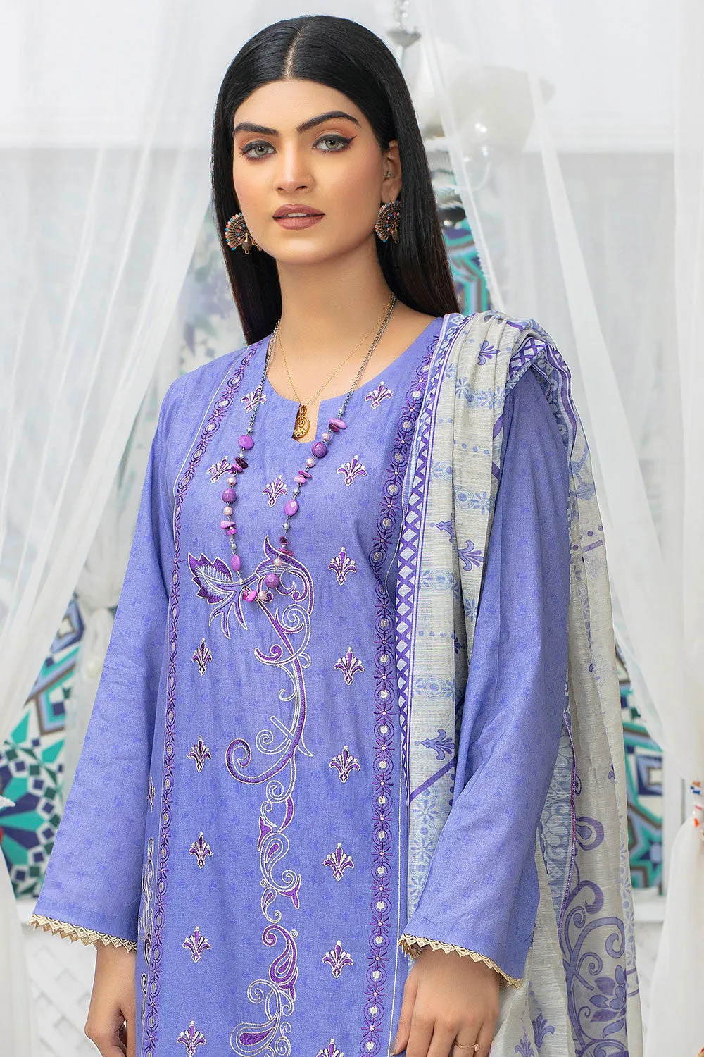 Safwa Embroidered Lawn Pret 3Pc Suit 3P-EMB-122