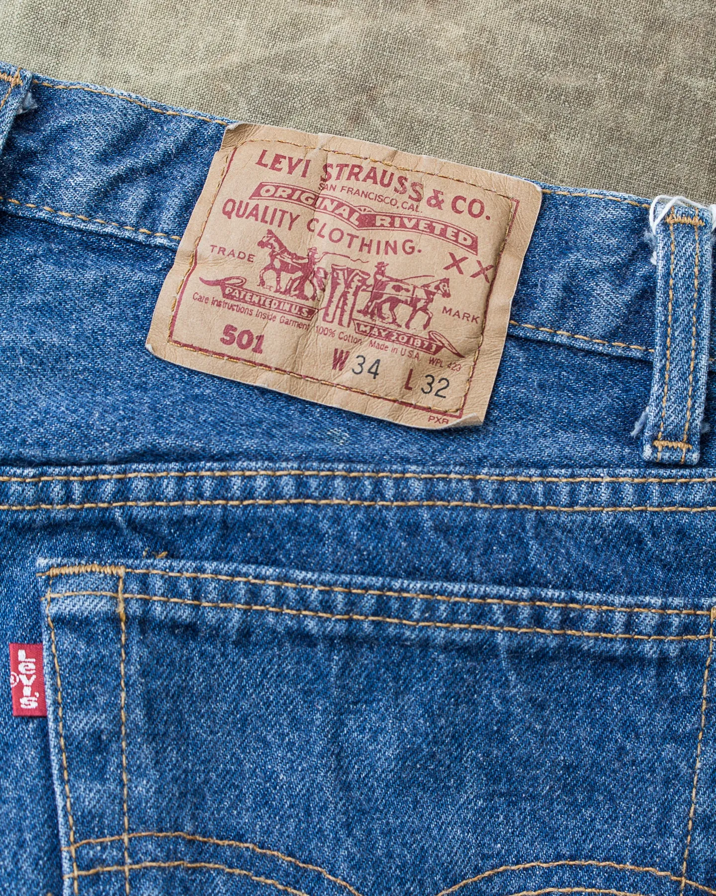 Vintage 1980's Made in USA Levi's 501 Jeans W 34 / L 32 No. 20