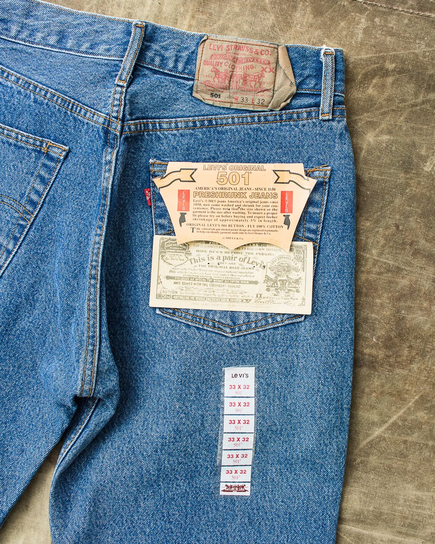 Vintage 90's Made in USA Dead Stock Levi's 501 Jeans W 33 / L 32