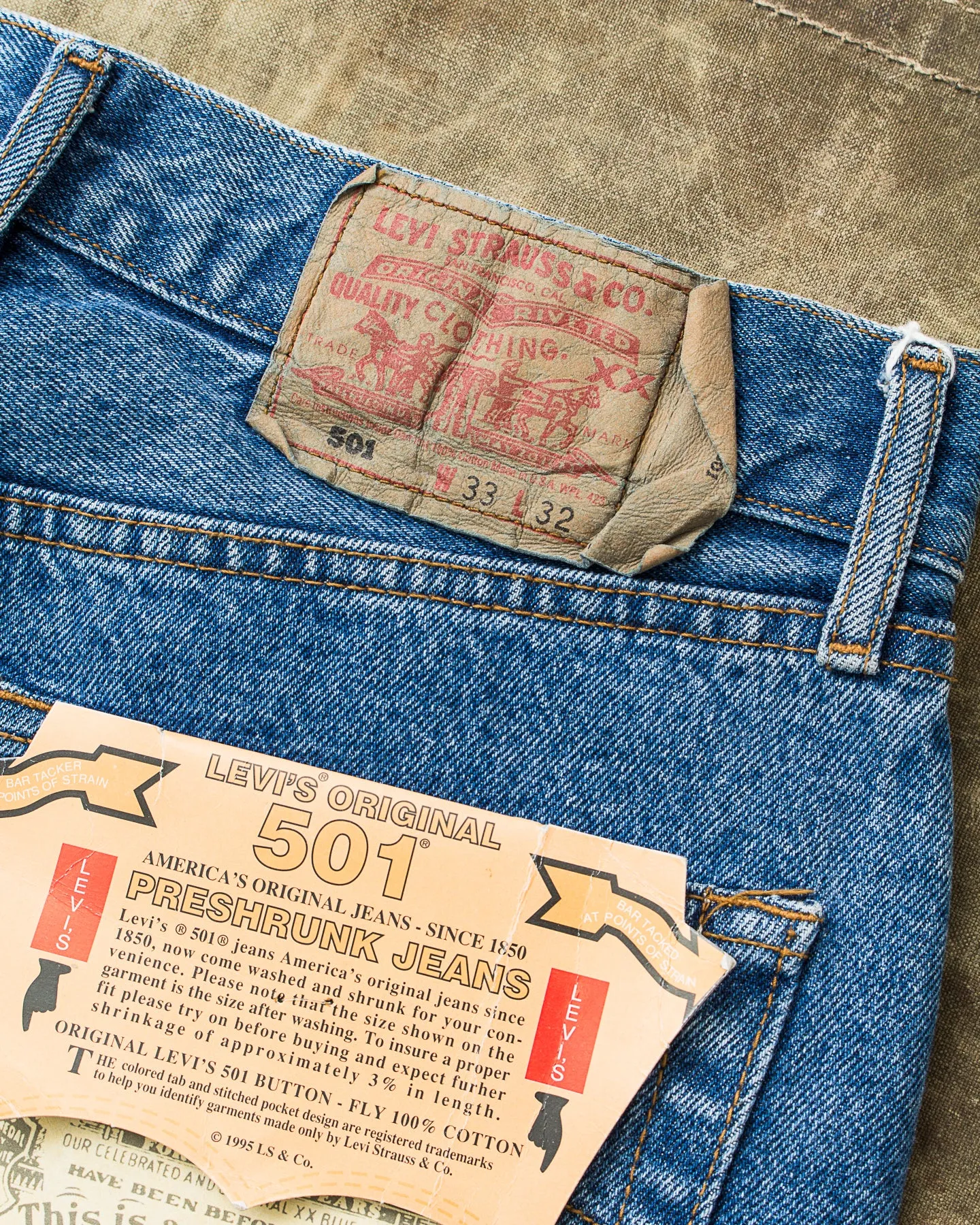 Vintage 90's Made in USA Dead Stock Levi's 501 Jeans W 33 / L 32