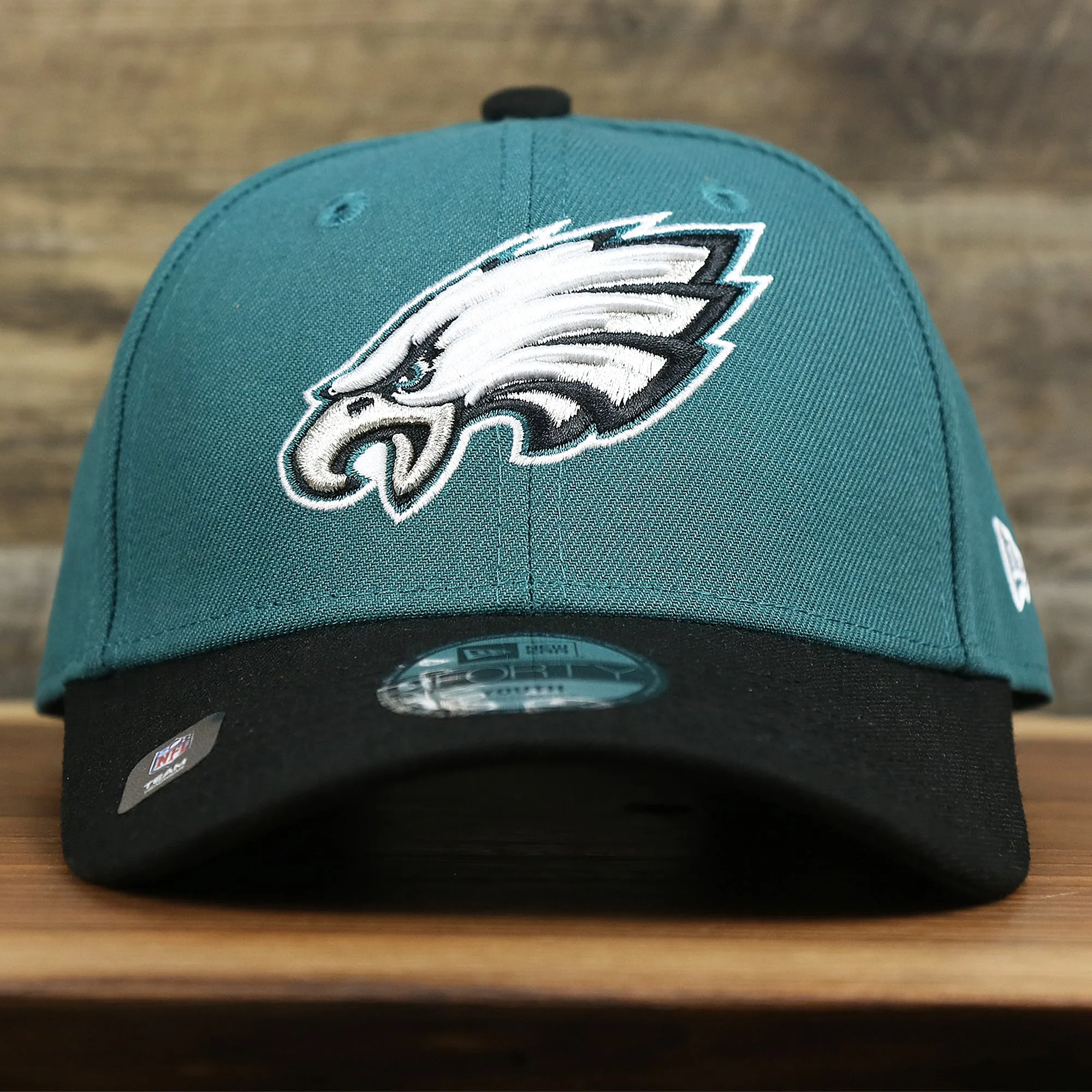 YOUTH Philadelphia Eagles Classic Team Logo Midnight Green / Black 9Forty New Era Dad Hat